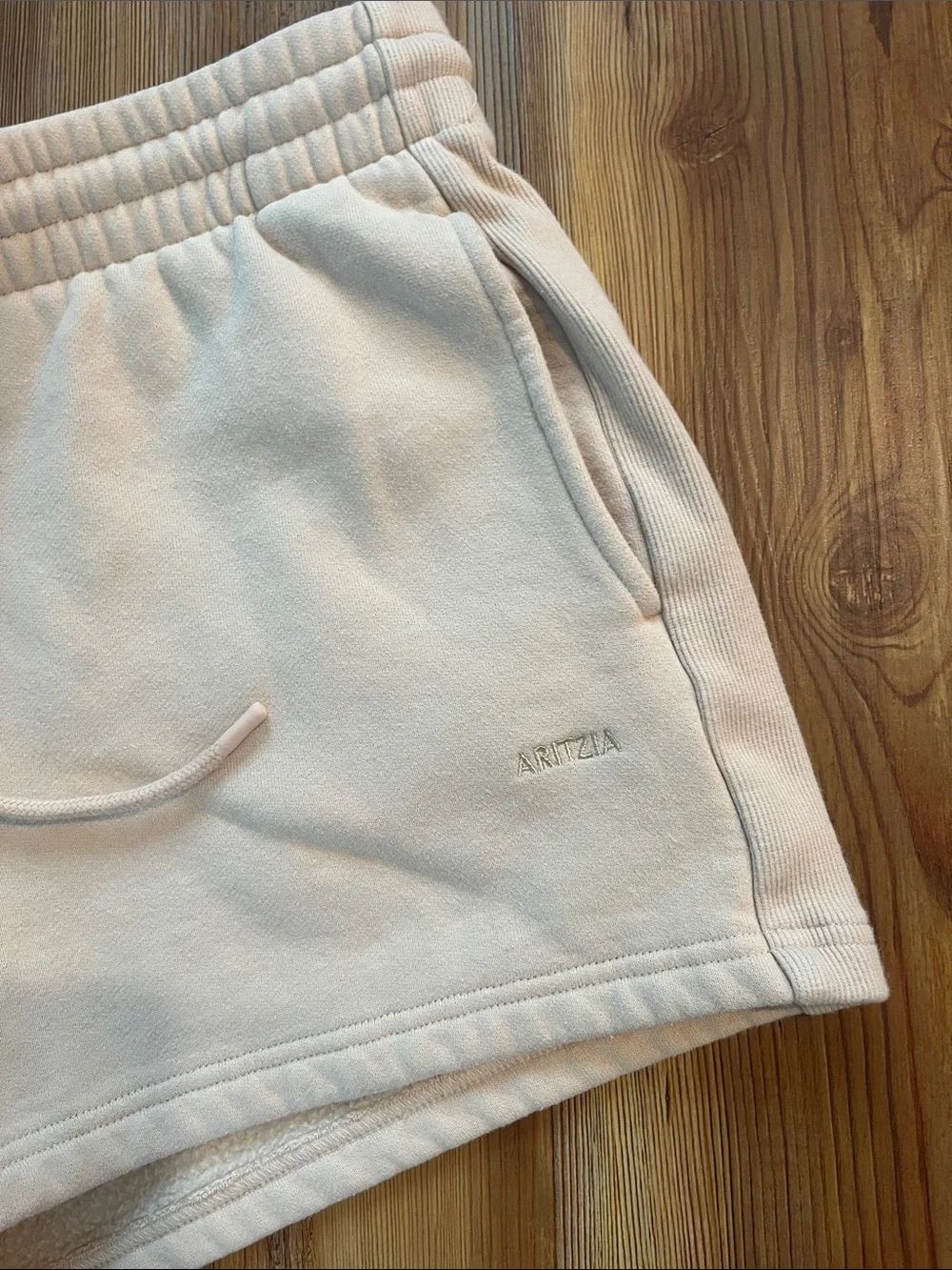 Aritzia Boyfriend Fit Cozy Fleece Shorts - Light Beige